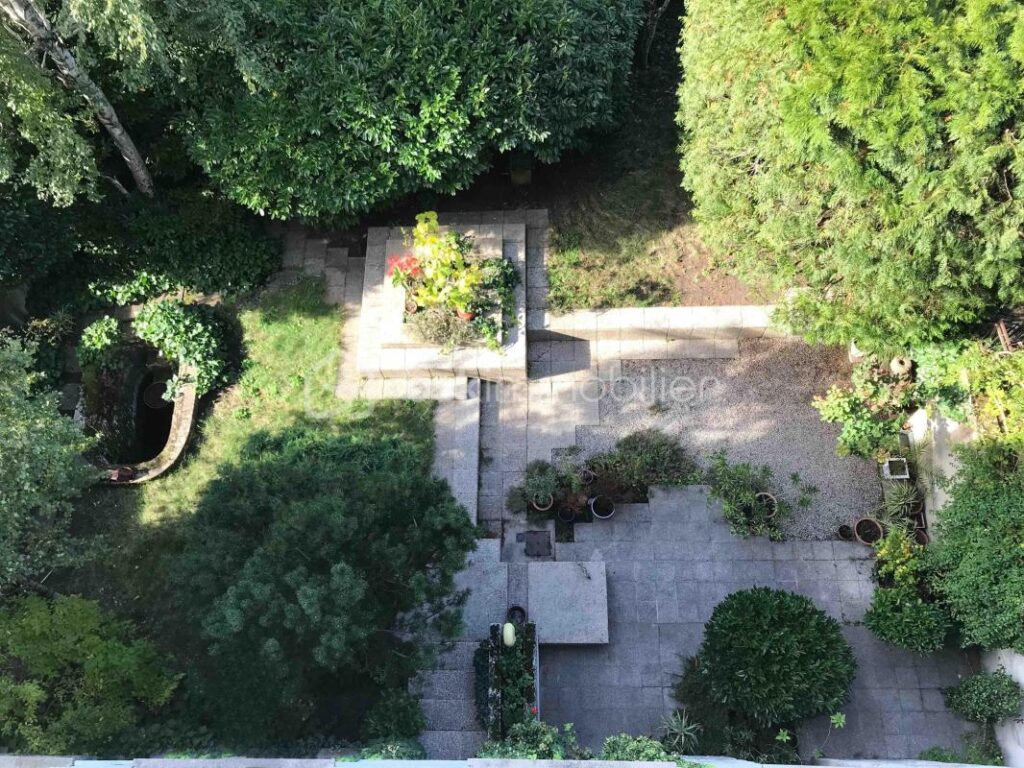 L’écrin panoramique d’une collection d’œuvres d’art – 12 pièces – 6 chambres – 308 m²