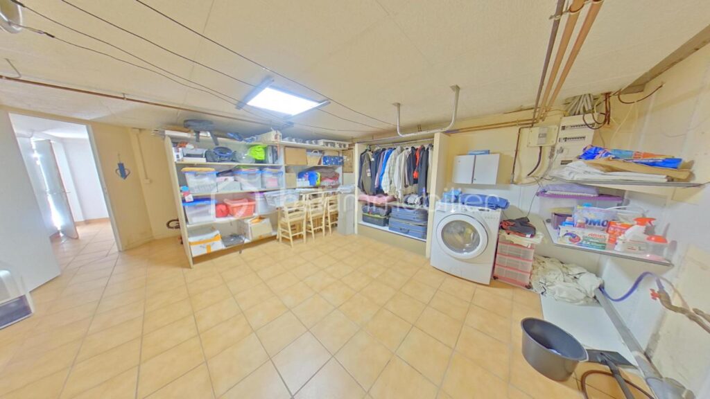 Pavillon de plain pied sur sous-sol de 127 m² sur 3450 m² de terrain – 5 pièces – 3 chambres – 127 m²