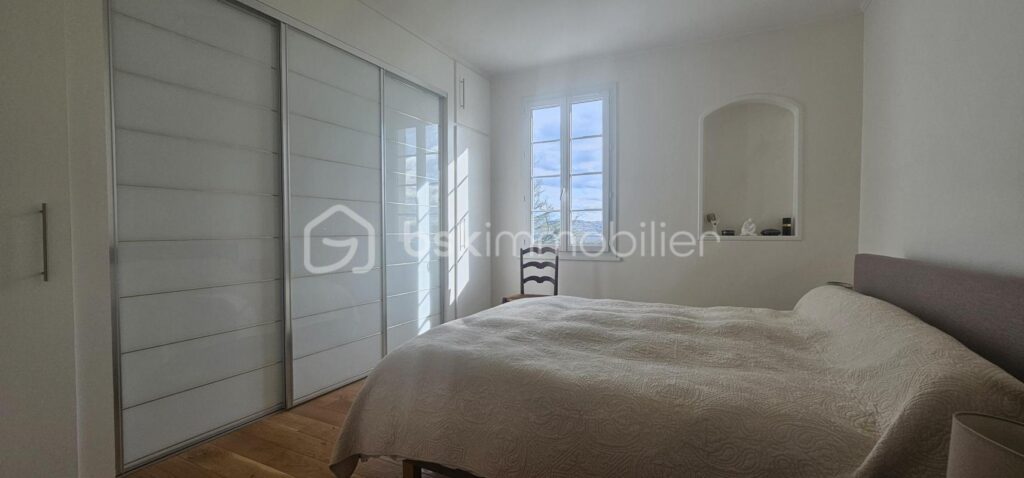 VILLA PRESTIGE 205 m2 VICHY : 3 SUITES PARENTALES, 3 SE, 4WC – DPE C – 7 pièces – 4 chambres – 205 m²