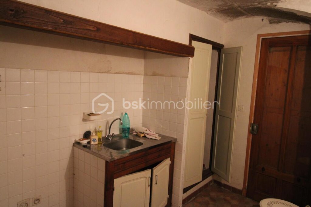 Entre Larzac et Cévennes. Maison de maître d’exception, vallée de la Dourbie NANT – 8 pièces – 3 chambres – 145 m²