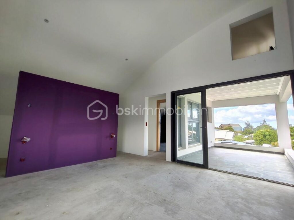 Villa Neuve de 200m² avec piscine – Saint-Paul – 5 pièces – 2 chambres – 200 m²