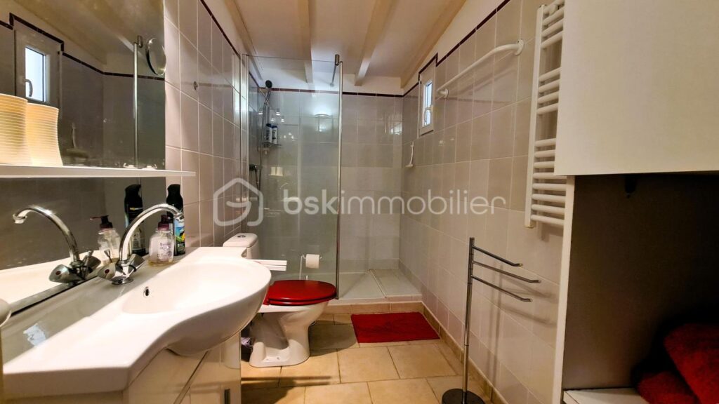 ***Propriété atypique- 299m²- T8- Terrasse- Cour- Garage- Extérieur- Calme- Vue***- Isolé- La Palme*** – 9 pièces – 6 chambres – 299 m²