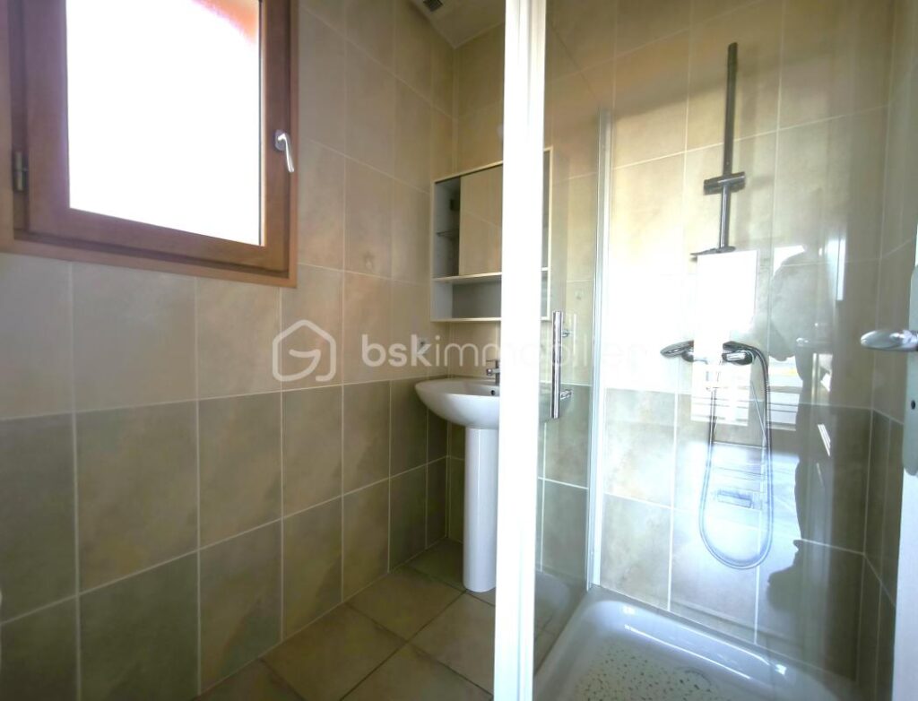 Maison à deux pas de la frontière Suisse – 6 pièces – 3 chambres – 179 m²