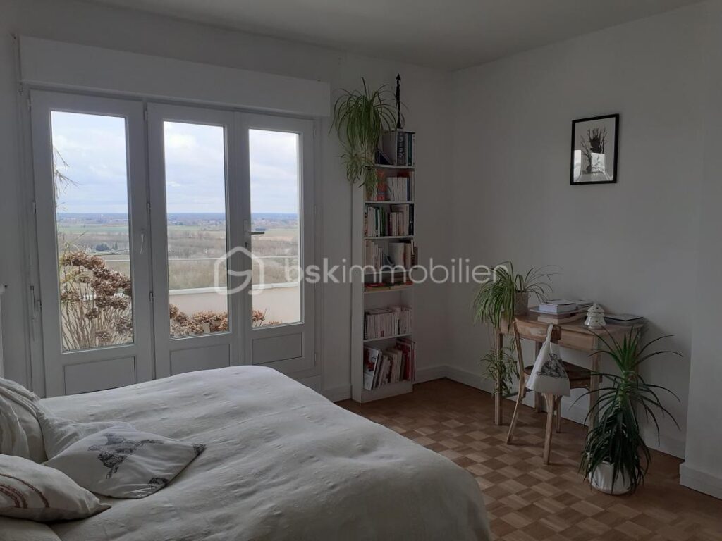 Appartement offrant une vue imprenable sur la Loire et la ville de Blois – 3 pièces – 2 chambres – 71 m²