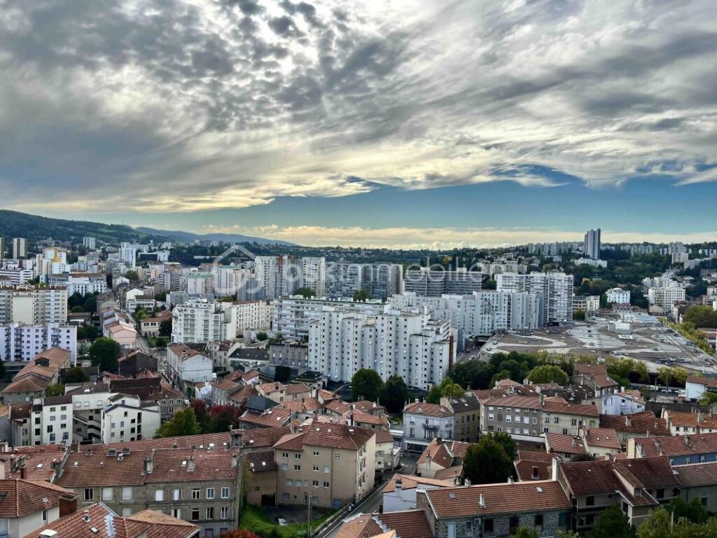 BAISSE DE PRIX ! Vivaraize/Fauriel Appartement 4 pièces de 76,92 m², balcons, grand garage et cave – 4 pièces – 2 chambres – 76 m²