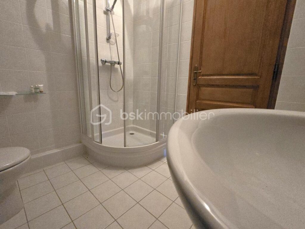 UNE LONGÈRE EN PIERRE D’EXCEPTION — VOLUME, ÉLÉGANCE & CHARME AUTHENTIQUE – 6 pièces – 3 chambres – 182 m²