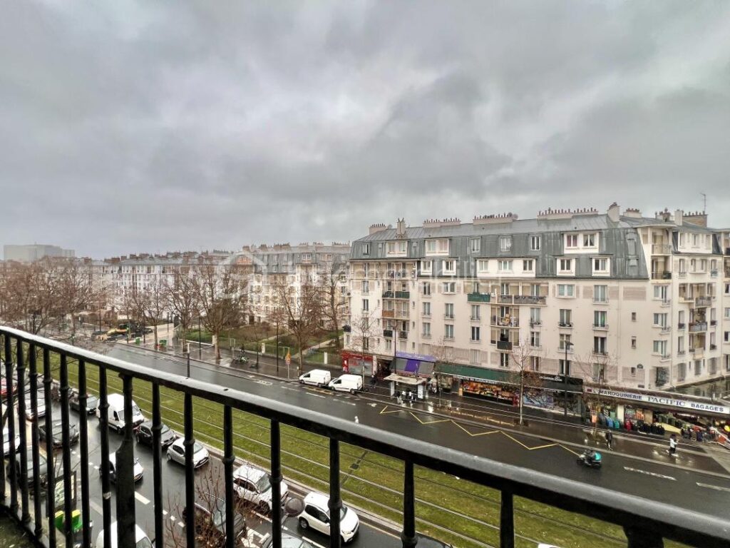 Studio de 16,28 m2 au 5ème et dernier étage, lumineux, BOULEVARD NEY – Paris XVIIIème – 1 pièce – NR chambres – 16 m²