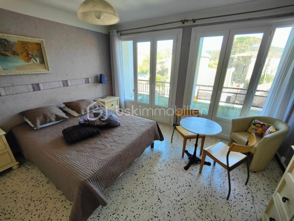 Hyper centre de la station thermale*** Résidence sécurisée*** 3ème étage avec ascenseur*** – 2 pièces – 1 chambre – 32 m²