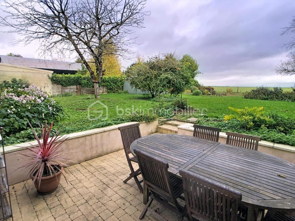 Maison en pierre pleine de charme avec jardin et cave voûtée – 4 pièces – 3 chambres – 79 m²