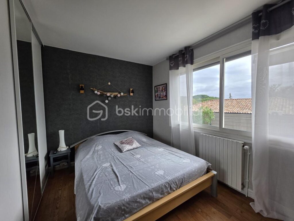 MAISON 128 m²- 4 CHAMBRES- PISCINE- POOL HOUSE- GARAGE – 5 pièces – 4 chambres – 128 m²