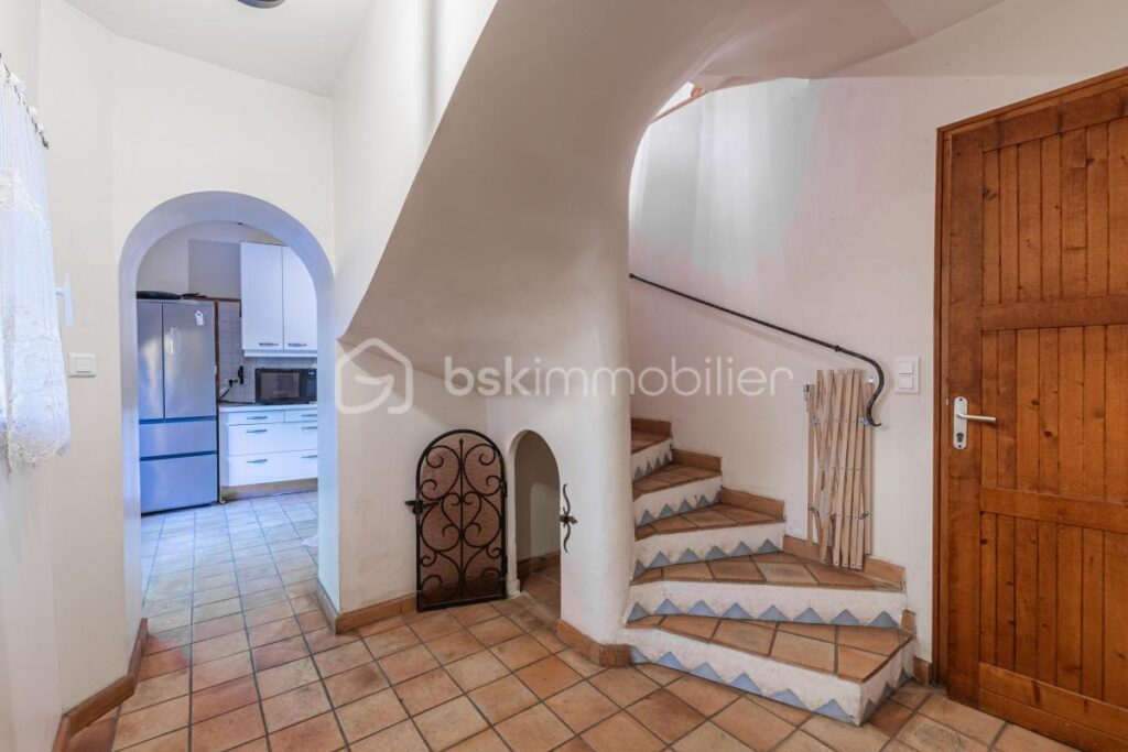 MAISON DE CHARME AU PRADET – LES OURSINNIÈRES – 7 pièces – 4 chambres – 192 m²