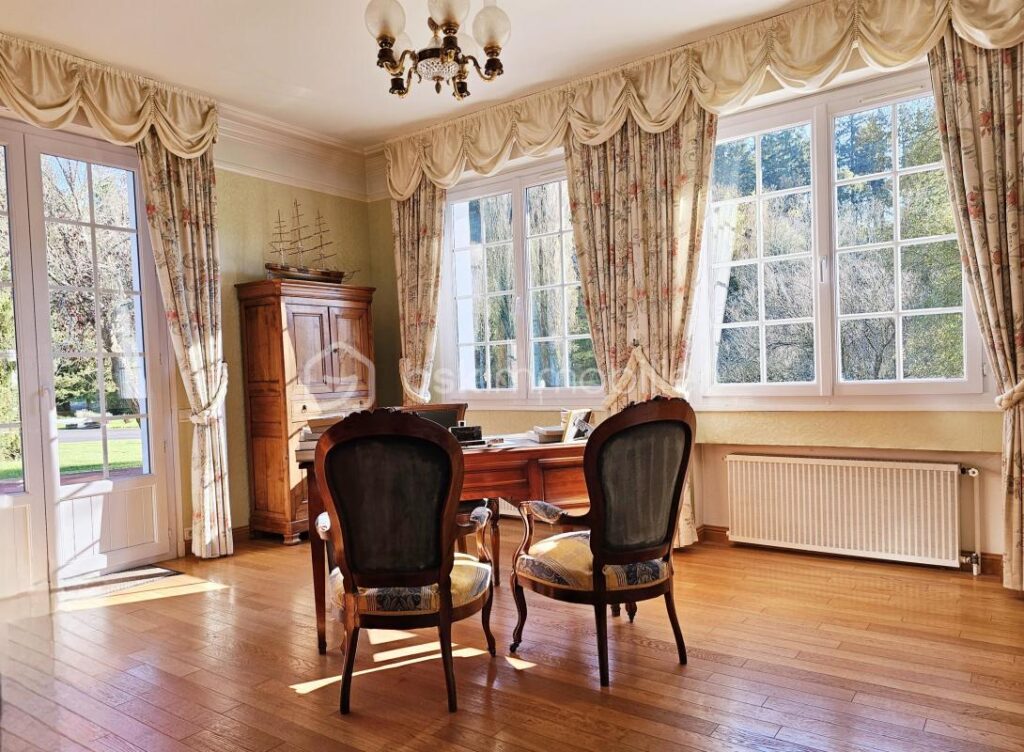COUP DE COEUR : Magnifique chaumière, où vous admirerez le jardin depuis le SPA – 9 pièces – 5 chambres – 470 m²