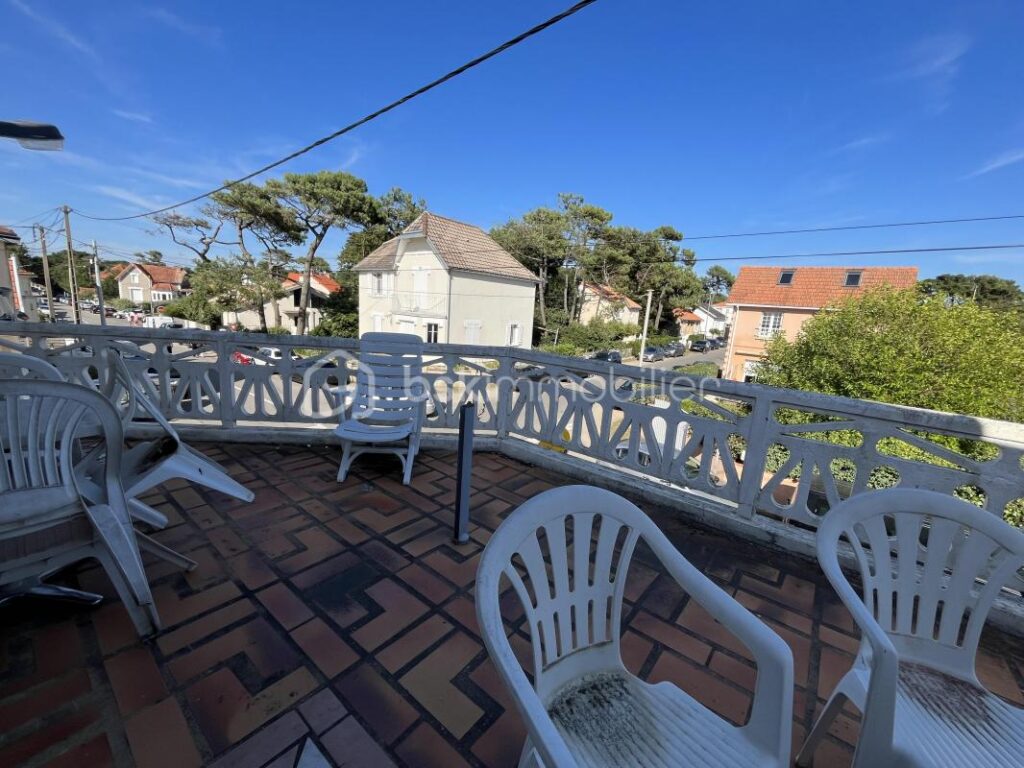 IMMEUBLE MIXTE DE 348m2 AVEC HÔTEL, LOFT, BOUTIQUE ET CAFÉ ! – 11 pièces – NR chambres – 348 m²