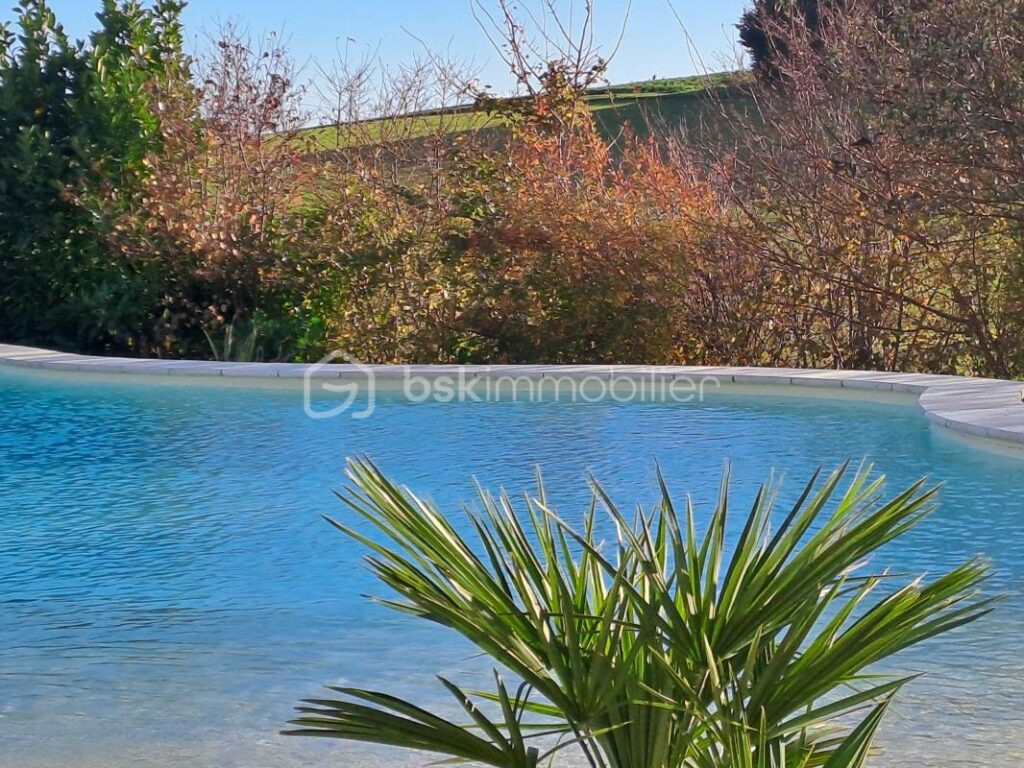 Longère de 275 m² avec dépendances et piscine – 7 pièces – 5 chambres – 275 m²