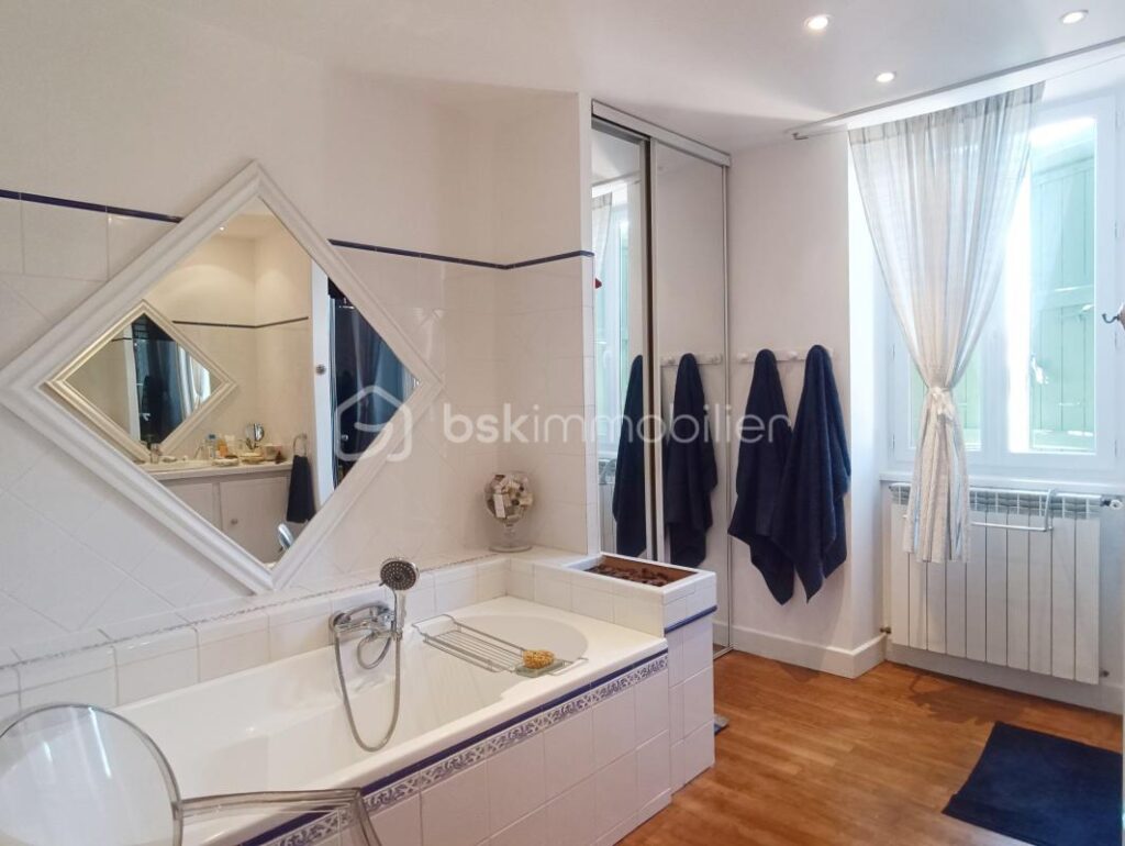 Une Perle Cachée au Cœur d’un Charmant Village du Gers – 12 pièces – 6 chambres – 278 m²