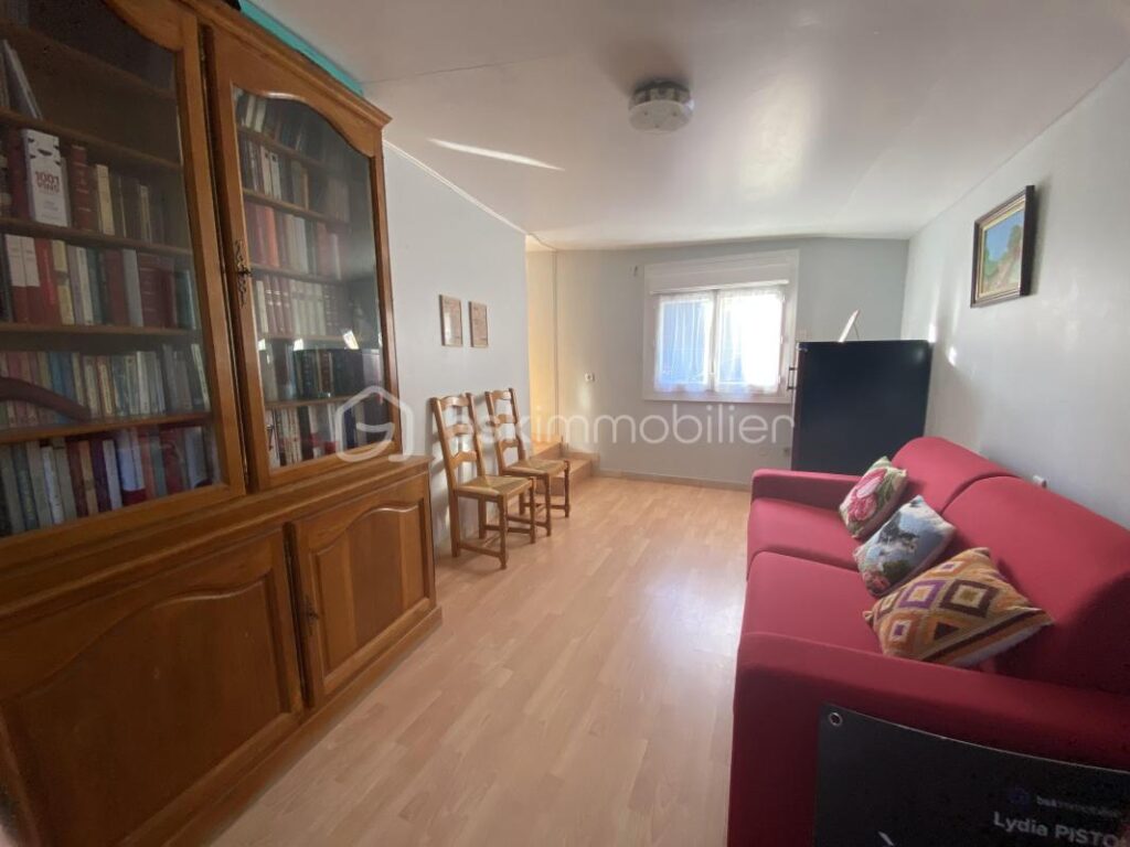 Maison de plain-pied avec piscine, jardin entièrement clôturé avec vue dégagée sur les monts du Luberon – 7 pièces – 4 chambres – 150 m²