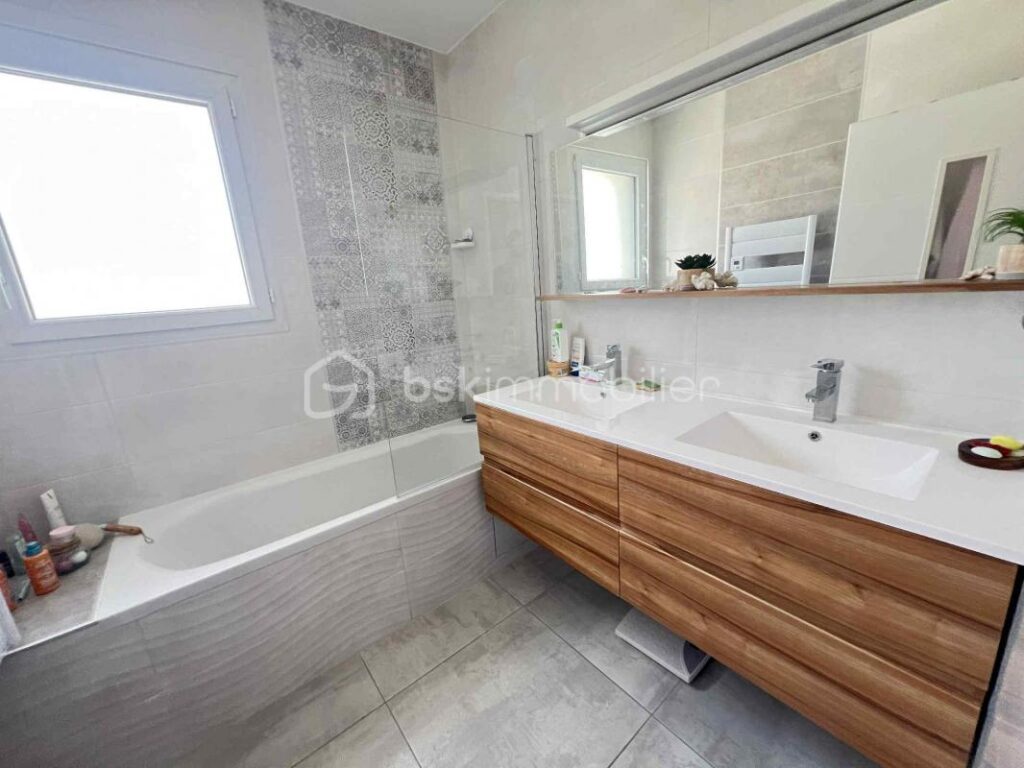 RARE SUR LE MARCHÉ-MAISON CONTEMPORAINE DE 133 M² – 5 pièces – 4 chambres – 133 m²