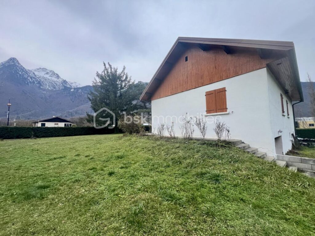 Maison de 100 m² sur terrain de 1500 m² – 4 pièces – 3 chambres – 100 m²