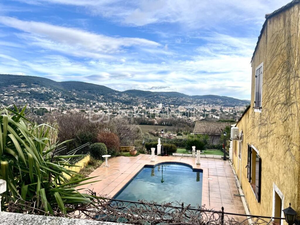 Draguignan – Villa – Studio indépendant – Piscine – Aucun vis à vis – 6 pièces – 4 chambres – 165 m²