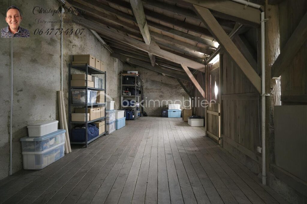 PAVILLON FAMILIAL 221 M² – 6 CHAMBRES – JARDIN CLOS & DÉPENDANCES – CENTRE DE CHAVAGNES-EN-PAILLERS – 10 pièces – 6 chambres – 221 m²