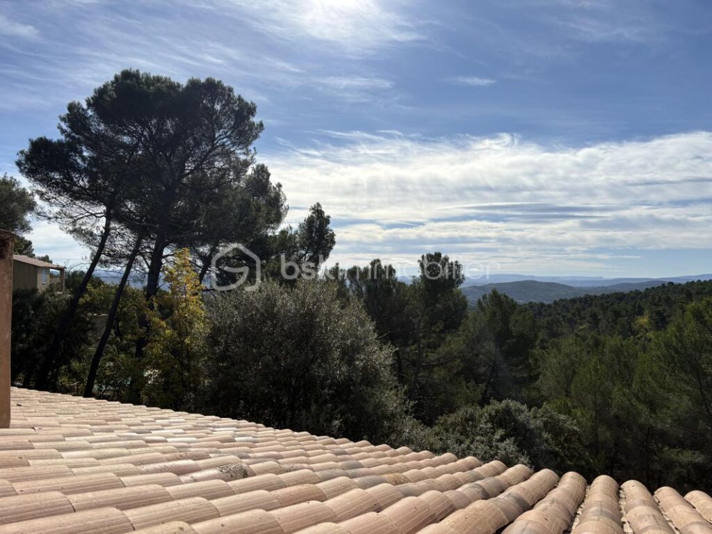 Maison traditionnel (4 chambres) dans la colline au calme, vue dominante – 5 pièces – 4 chambres – 170 m²
