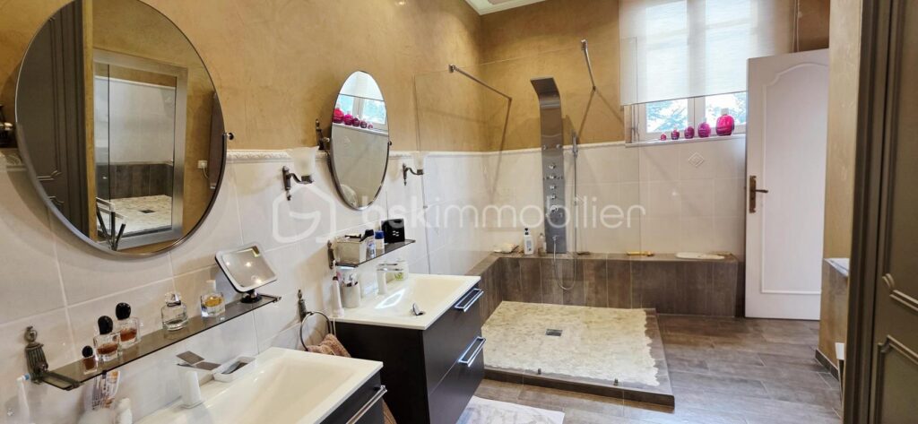 Maison exceptionnelle – 353 m² sur parc de 3 518 m² – 12 pièces – 5 chambres – 353 m²