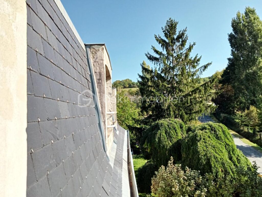 Maison de caractère à rénover – 8 pièces – 5 chambres – 189 m²