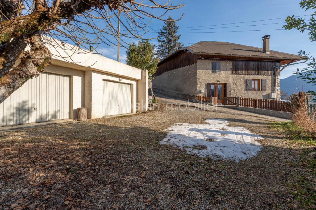 BATISSE DE CARACTERE DE 149 m² sur terrain de 1 850 m² – 5 pièces – 3 chambres – 116 m²