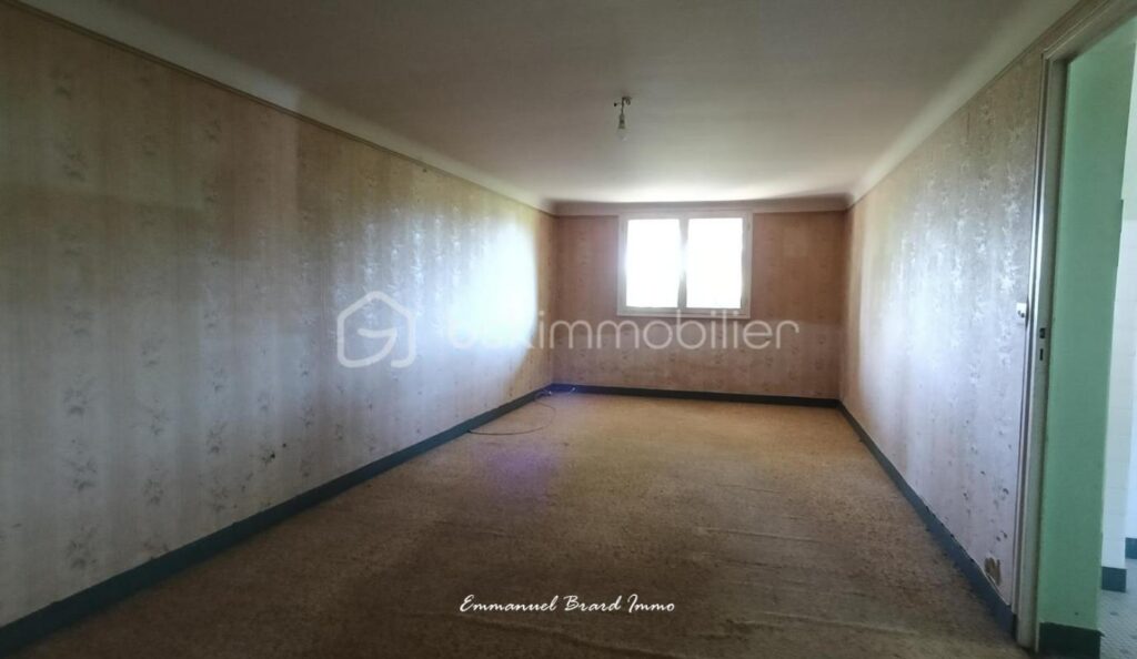 Maison de caractère avec fort potentiel – Montmorillon (86500) – 11 pièces – 5 chambres – 200 m²