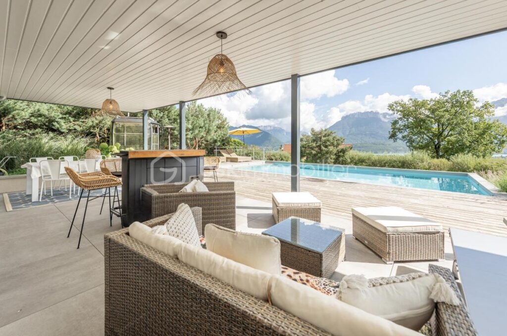 EXCLUSIVITE : SUPERBE VILLA MODERNE 270 M2 SAINT JORIOZ AVEC VUE SUR LAC D ANNECY – 9 pièces – 6 chambres – 269 m²