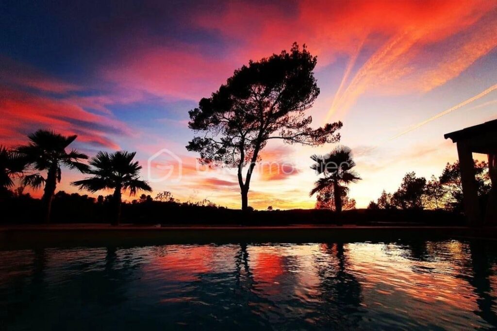 Maison de 200 m² dans un cadre magique et son extérieur a couper le souffle – 4 pièces – 3 chambres – 170 m²