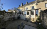 Maison de ville rénovée au coeur de Montebourg – Avec terrain, cour arrière, grange – 4 pièces – 2 chambres – 94 m²