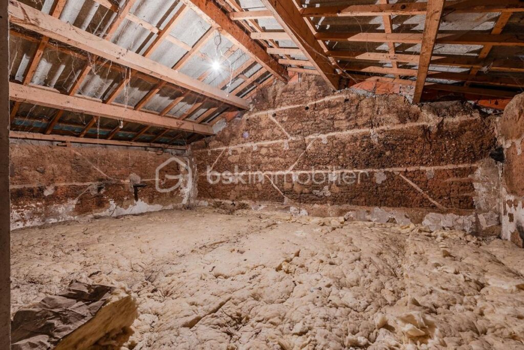 MAISON AVEC CHARME , POTENTIEL D’AGRANDISSEMENT ET DEPENDANCE AU CALME ET SANS VIS A VIS – 5 pièces – 3 chambres – 128 m²