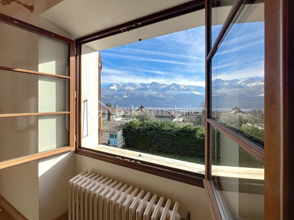 ***MAISON COUP DE COEUR A SAINT ISMIER A LA TOUR D ARCE A RENOVER*** – 4 pièces – 3 chambres – 126 m²