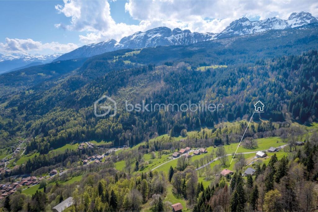 74130 – BRIZON – CHALET RÉNOVÉ 160M2 (144M2 HABITABLES) – TERRASSE, POTAGER – SUPERBE CADRE NATUREL – PROCHE DE LA VALLÉE DE L’ARVE – 6 pièces – 3 chambres – 144 m²