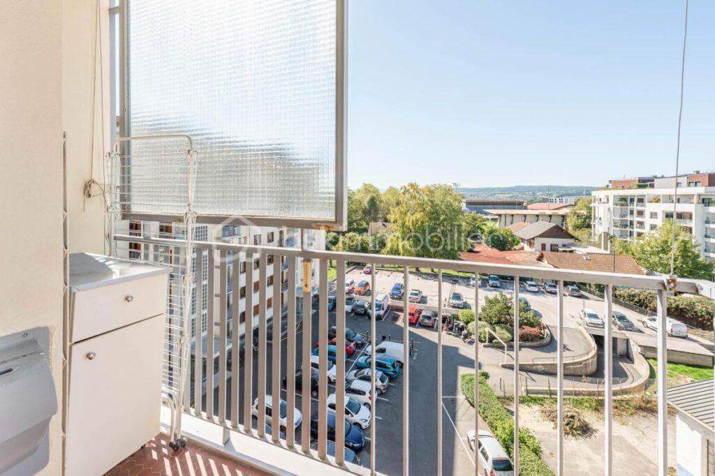 Joli 4 pièces en étage élevé avec vue panoramique / Cave + Parking commun / Garage en sus – 3 pièces – 2 chambres – 82 m²