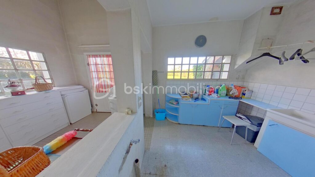 Magnifique propriété de 180 m² sur 1778 m² de terrain – 6 pièces – 4 chambres – 180 m²