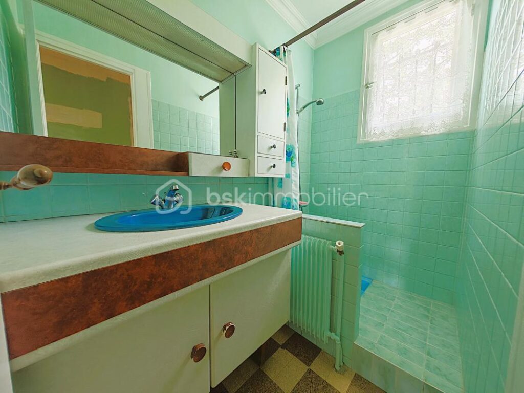 Maison de plain-pied de 80 m² sur sous-sol total sur terrain entièrement constructible et divisible de 1457 m² – 4 pièces – 2 chambres – 80 m²