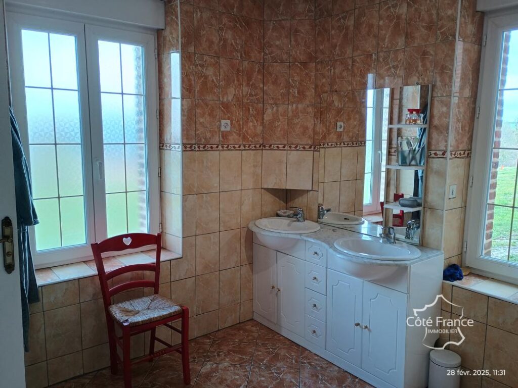 AISNE – VERVINS – CORPS DE FERME sur plus de 5500 m2 de terr – 8 pièces – 3 chambres – 185 m²