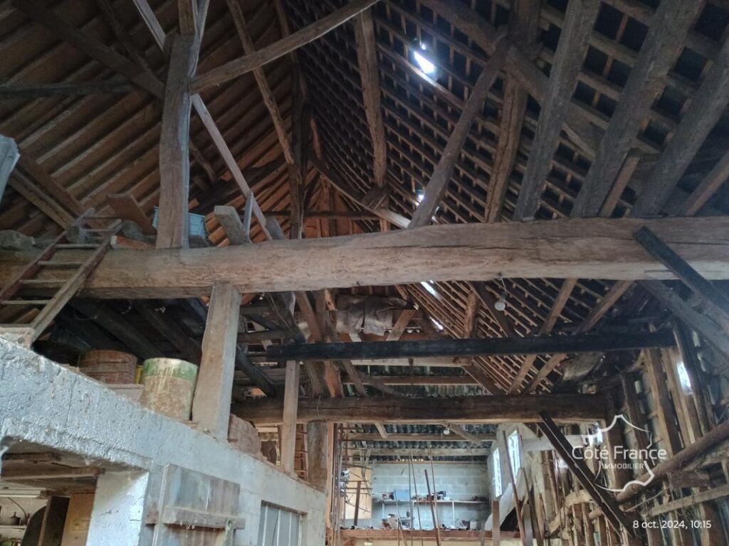 AISNE (02) – GERGNY – Maison de village à rénover – 10 pièces – 6 chambres – 210 m²