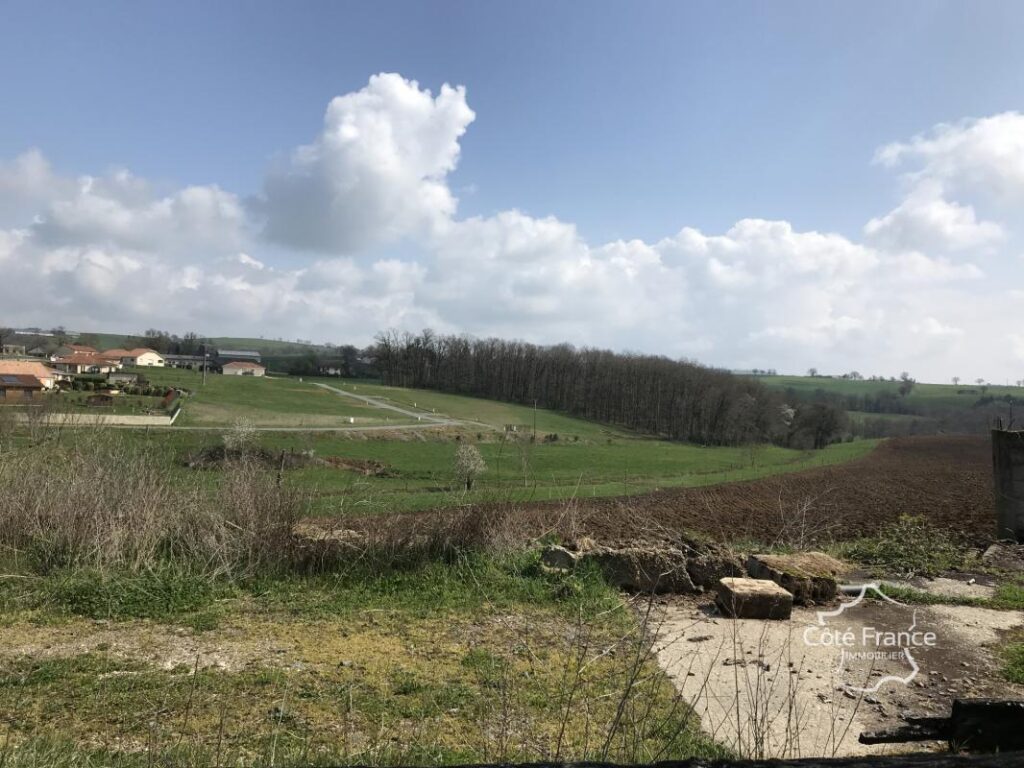 Grande grange d’une beauté exceptionnelle à vendre St. Julie – 2 pièces – 2 chambres – 375 m²