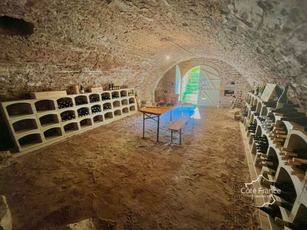 Demeure médiévale de charme avec vues imprenables au coeur de – 4 pièces – 2 chambres – 127 m²