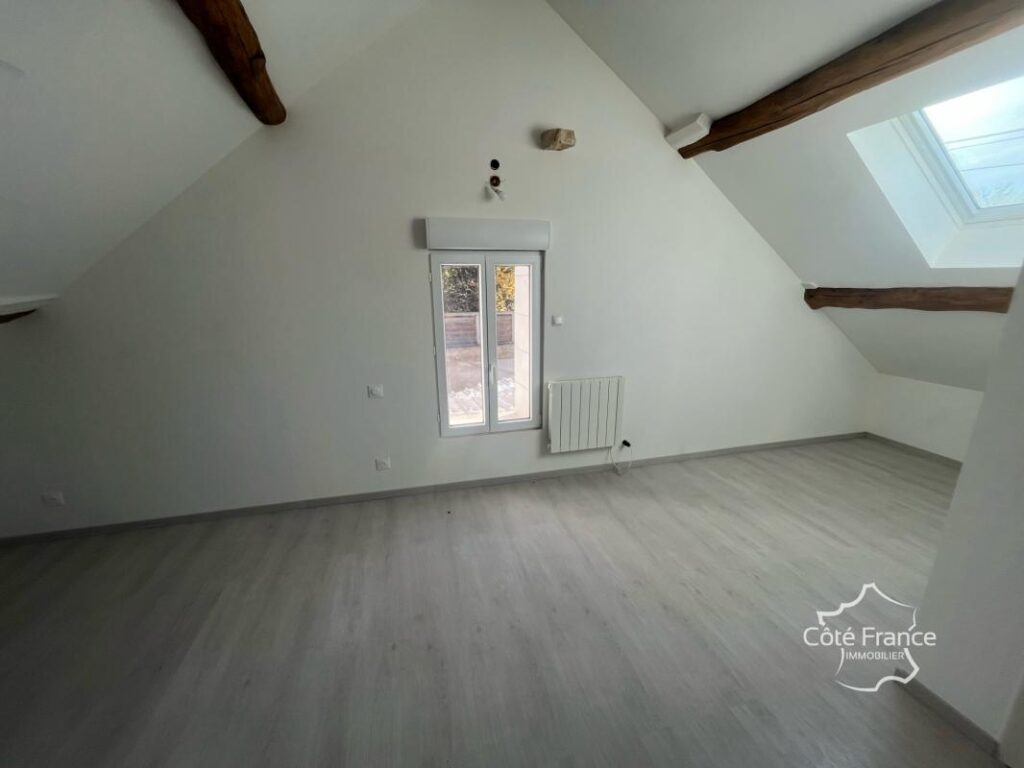 Maison de charme rénovée 125 m2 habitables sur 628 m2 de t – 5 pièces – 2 chambres – 135 m²