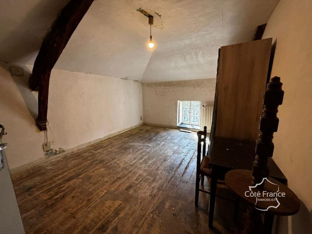 Maison de village avec local commercial et grande jardin, ga – 8 pièces – 4 chambres – 130 m²