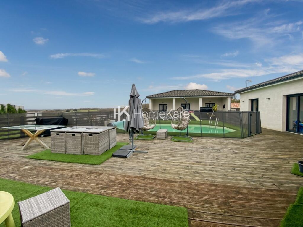 VILLA AVEC VUE, PISCINE, DEPENDANCE ET GRAND GARAGE – 8 pièces – 6 chambres – 275 m²