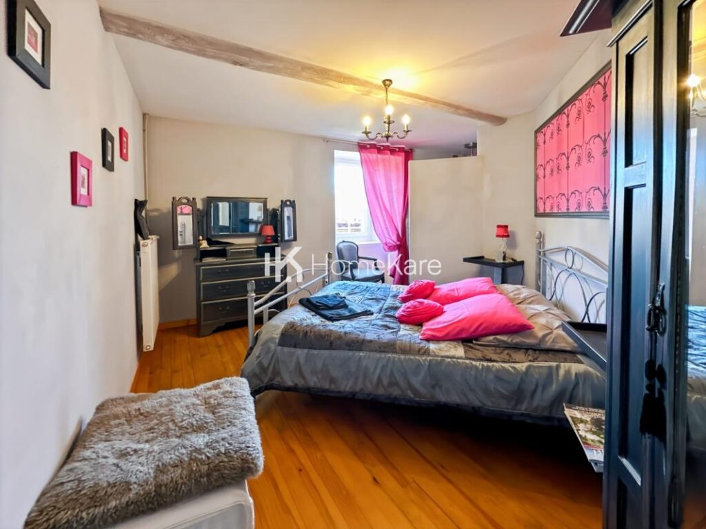 MAISON FAMILIALE – 9 pièces – 6 chambres – 300 m²