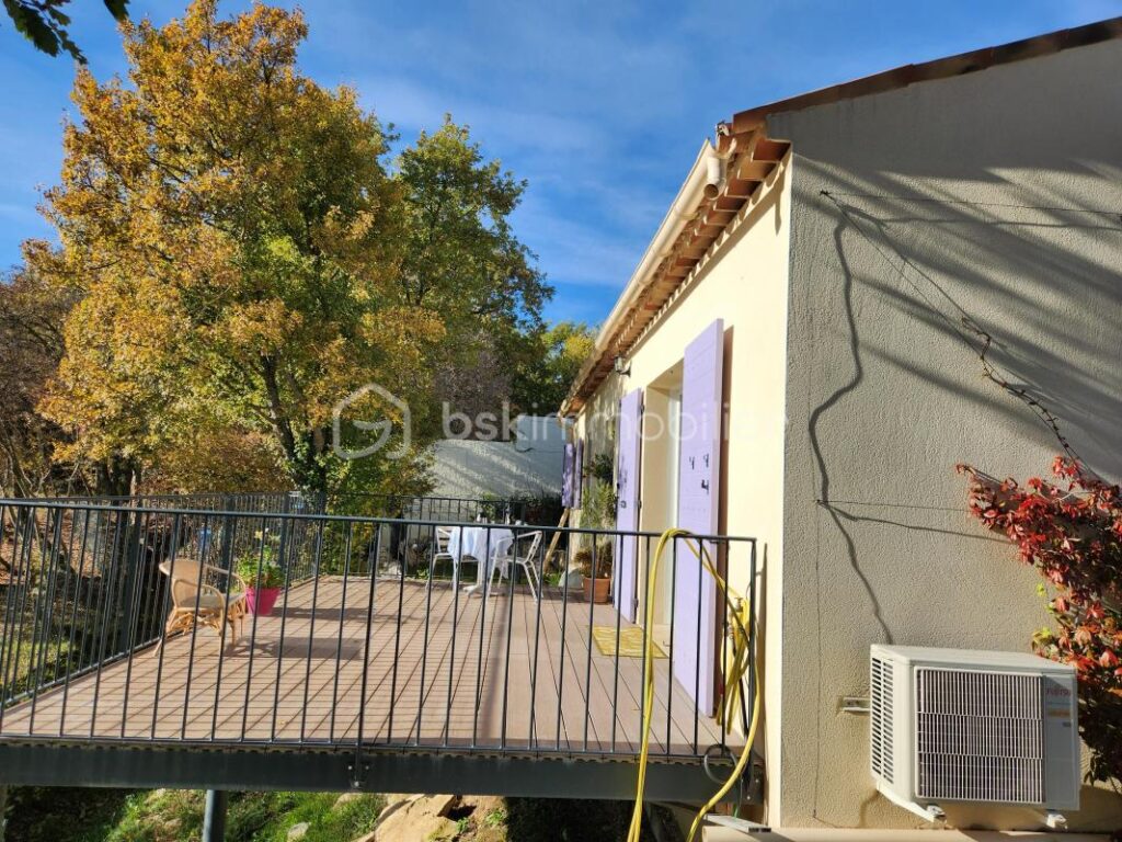 EXCLUSIVITE à FORCALQUIER : Deux logements indépendants de plain pied dans quartier calme ! – 8 pièces – 5 chambres – 175 m²