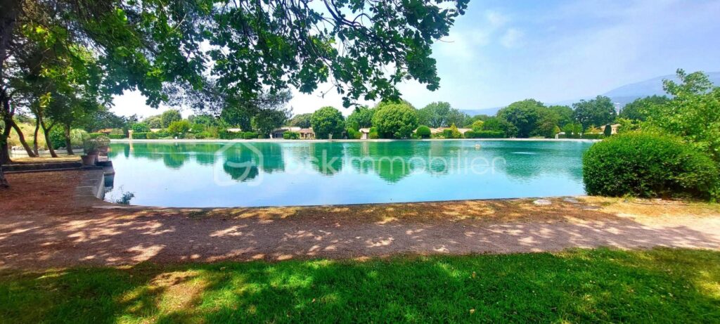 MAGNIFIQUE MAISON RÉNOVÉE 3 PIÈCES PLAIN-PIED DANS UN DOMAINE DE RÊVE – 3 pièces – 2 chambres – 72 m²