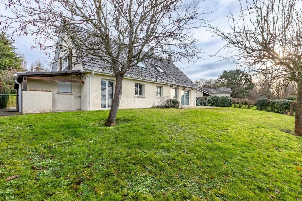 Maison familiale type ‘ORANGER’ 210m² à SAINT-WITZ – 8 pièces – 5 chambres – 210 m²