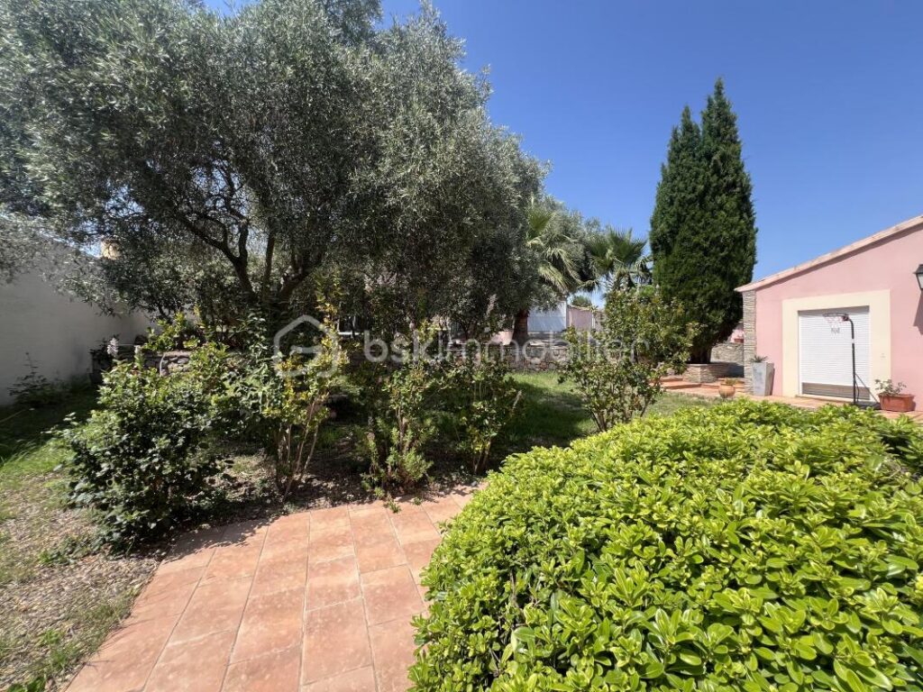 Maison 280m2 à Poussan – 7 pièces – 6 chambres – 280 m²